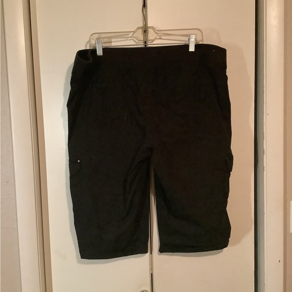 one 5 one Black Capris - Picture 5 of 8